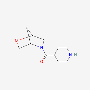 molecular formula C11H18N2O2 B1476240 (2-Oxa-5-azabicyclo[2.2.1]heptan-5-yl)(piperidin-4-yl)methanone CAS No. 1865450-40-3