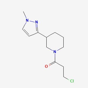 molecular formula C12H18ClN3O B1476264 3-chloro-1-(3-(1-methyl-1H-pyrazol-3-yl)piperidin-1-yl)propan-1-one CAS No. 2098088-88-9