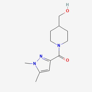molecular formula C12H19N3O2 B1476326 (1,5-dimethyl-1H-pyrazol-3-yl)(4-(hydroxymethyl)piperidin-1-yl)methanone CAS No. 2098123-13-6