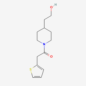 1-(4-(2-Hydroxyethyl)piperidin-1-yl)-2-(thiophen-2-yl)ethan-1-one