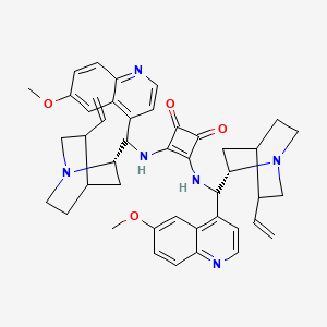 3,4-Bis(((1S)-(6-methoxyquinolin-4-yl)((2S)-5-vinylquinuclidin-2-yl)methyl)amino)cyclobut-3-ene-1,2-dione