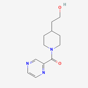 molecular formula C12H17N3O2 B1476481 (4-(2-Hydroxyethyl)piperidin-1-yl)(pyrazin-2-yl)methanone CAS No. 2097978-61-3