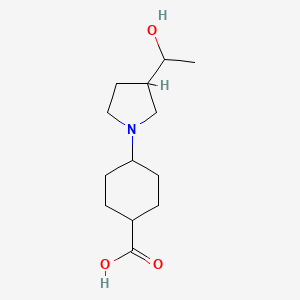 molecular formula C13H23NO3 B1477020 4-(3-(1-Hydroxyethyl)pyrrolidin-1-yl)cyclohexane-1-carboxylic acid CAS No. 2098103-34-3