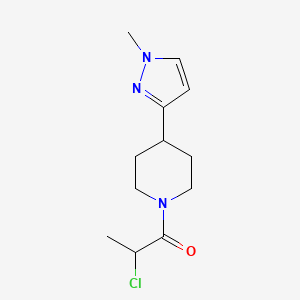 molecular formula C12H18ClN3O B1477037 2-氯-1-(4-(1-甲基-1H-吡唑-3-基)哌啶-1-基)丙烷-1-酮 CAS No. 2098088-85-6