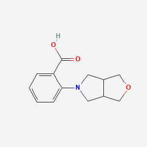 molecular formula C13H15NO3 B1477100 2-(tetrahydro-1H-furo[3,4-c]pyrrol-5(3H)-yl)benzoic acid CAS No. 2098089-49-5