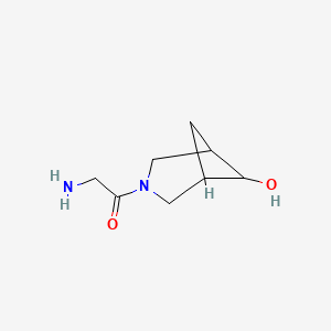 molecular formula C8H14N2O2 B1477113 2-Amino-1-(6-hidroxi-3-azabiciclo[3.1.1]heptan-3-il)etan-1-ona CAS No. 2098067-16-2