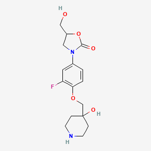 3-[3-Fluoro-4-[(4-hydroxypiperidin-4-yl)methoxy]phenyl]-5-(hydroxymethyl)-1,3-oxazolidin-2-one