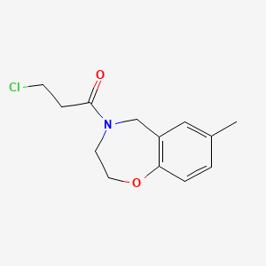 molecular formula C13H16ClNO2 B1477457 3-chloro-1-(7-methyl-2,3-dihydrobenzo[f][1,4]oxazepin-4(5H)-yl)propan-1-one CAS No. 2097998-70-2