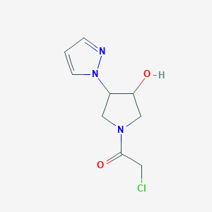 molecular formula C9H12ClN3O2 B1478030 2-氯-1-(3-羟基-4-(1H-吡唑-1-基)吡咯烷-1-基)乙烷-1-酮 CAS No. 2098132-90-0