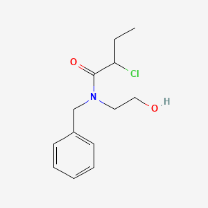 molecular formula C13H18ClNO2 B1478974 N-benzyl-2-chloro-N-(2-hydroxyethyl)butanamide CAS No. 2098073-72-2