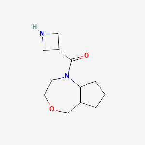 molecular formula C12H20N2O2 B1479008 azetidin-3-yl(octahydro-1H-cyclopenta[e][1,4]oxazepin-1-yl)methanone CAS No. 2097956-44-8