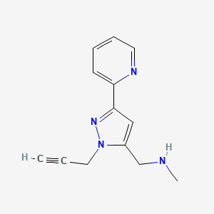 molecular formula C13H14N4 B1479555 N-methyl-1-(1-(prop-2-yn-1-yl)-3-(pyridin-2-yl)-1H-pyrazol-5-yl)methanamine CAS No. 2098050-54-3