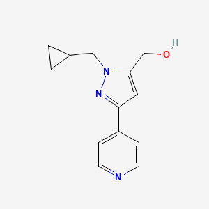 molecular formula C13H15N3O B1479573 (1-(cyclopropylmethyl)-3-(pyridin-4-yl)-1H-pyrazol-5-yl)methanol CAS No. 2098050-91-8