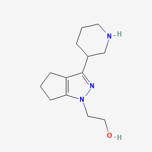 molecular formula C13H21N3O B1479807 2-(3-(piperidin-3-yl)-5,6-dihydrocyclopenta[c]pyrazol-1(4H)-yl)ethan-1-ol CAS No. 2098050-83-8