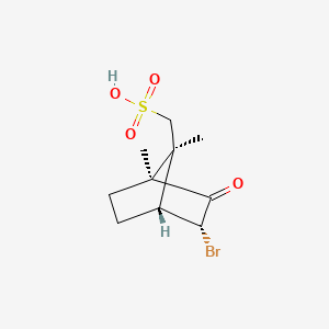 ((1S,3R,4R,7S)-3-Bromo-1,7-dimethyl-2-oxobicyclo[2.2.1]heptan-7-yl)methanesulfonic acid