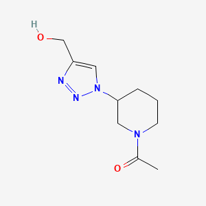 molecular formula C10H16N4O2 B1480583 1-(3-(4-(hydroxymethyl)-1H-1,2,3-triazol-1-yl)piperidin-1-yl)ethan-1-one CAS No. 2091618-47-0