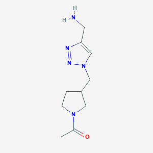 molecular formula C10H17N5O B1480593 1-(3-((4-(aminomethyl)-1H-1,2,3-triazol-1-yl)methyl)pyrrolidin-1-yl)ethan-1-one CAS No. 2090584-38-4