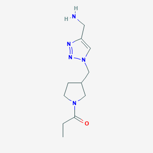 molecular formula C11H19N5O B1480594 1-(3-((4-(aminomethyl)-1H-1,2,3-triazol-1-yl)methyl)pyrrolidin-1-yl)propan-1-one CAS No. 2098076-20-9