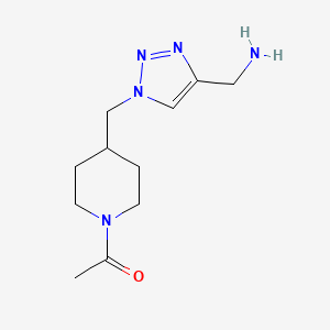 molecular formula C11H19N5O B1480598 1-(4-((4-(氨甲基)-1H-1,2,3-三唑-1-基)甲基)哌啶-1-基)乙-1-酮 CAS No. 2098017-64-0