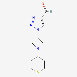 molecular formula C11H16N4OS B1480602 1-(1-(tetrahydro-2H-thiopyran-4-yl)azetidin-3-yl)-1H-1,2,3-triazole-4-carbaldehyde CAS No. 2098110-03-1