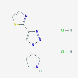 molecular formula C9H13Cl2N5S B1480714 2-(1-(pyrrolidin-3-yl)-1H-1,2,3-triazol-4-yl)thiazole dihydrochloride CAS No. 2098127-16-1