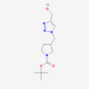 molecular formula C13H22N4O3 B1481241 tert-butyl 3-((4-(hydroxymethyl)-1H-1,2,3-triazol-1-yl)methyl)pyrrolidine-1-carboxylate CAS No. 2098120-92-2