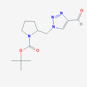 molecular formula C13H20N4O3 B1481268 tert-butyl 2-((4-formyl-1H-1,2,3-triazol-1-yl)methyl)pyrrolidine-1-carboxylate CAS No. 2098110-08-6