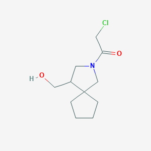 2-Chloro-1-(4-(hydroxymethyl)-2-azaspiro[4.4]nonan-2-yl)ethan-1-one