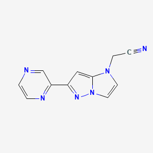 molecular formula C11H8N6 B1481568 2-(6-(pyrazin-2-yl)-1H-imidazo[1,2-b]pyrazol-1-yl)acetonitrile CAS No. 2098030-50-1