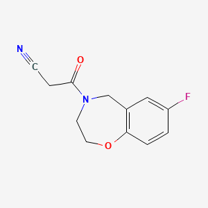 molecular formula C12H11FN2O2 B1481670 3-(7-fluoro-2,3-dihydrobenzo[f][1,4]oxazepin-4(5H)-yl)-3-oxopropanenitrile CAS No. 2098026-27-6