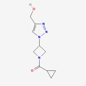 molecular formula C10H14N4O2 B1482087 cyclopropyl(3-(4-(hydroxymethyl)-1H-1,2,3-triazol-1-yl)azetidin-1-yl)methanone CAS No. 2098074-75-8