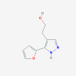 molecular formula C9H10N2O2 B1482261 2-(3-(furan-2-yl)-1H-pyrazol-4-yl)ethan-1-ol CAS No. 2092460-82-5