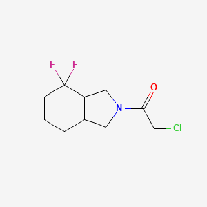 molecular formula C10H14ClF2NO B1482564 2-chloro-1-(4,4-difluorooctahydro-2H-isoindol-2-yl)ethan-1-one CAS No. 2098149-53-0
