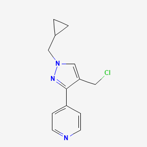 molecular formula C13H14ClN3 B1482631 4-(4-(chloromethyl)-1-(cyclopropylmethyl)-1H-pyrazol-3-yl)pyridine CAS No. 2097970-66-4