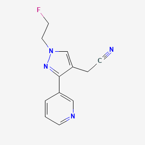 molecular formula C12H11FN4 B1482642 2-(1-(2-氟乙基)-3-(吡啶-3-基)-1H-吡唑-4-基)乙腈 CAS No. 2098078-97-6