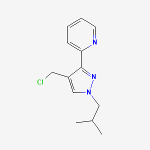molecular formula C13H16ClN3 B1482657 2-(4-(chloromethyl)-1-isobutyl-1H-pyrazol-3-yl)pyridine CAS No. 2098018-09-6