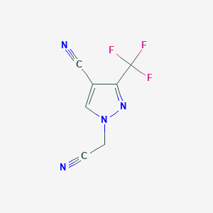 molecular formula C7H3F3N4 B1482661 1-(シアノメチル)-3-(トリフルオロメチル)-1H-ピラゾール-4-カルボニトリル CAS No. 2098082-82-5