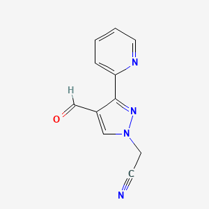 molecular formula C11H8N4O B1482739 2-(4-甲酰-3-(吡啶-2-基)-1H-吡唑-1-基)乙腈 CAS No. 2091653-82-4