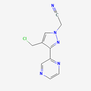 molecular formula C10H8ClN5 B1482783 2-(4-(chloromethyl)-3-(pyrazin-2-yl)-1H-pyrazol-1-yl)acetonitrile CAS No. 2091563-49-2
