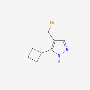 molecular formula C8H11BrN2 B1482836 4-(bromomethyl)-5-cyclobutyl-1H-pyrazole CAS No. 2092276-92-9