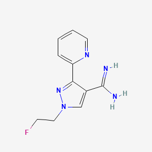 molecular formula C11H12FN5 B1482894 1-(2-fluoroethyl)-3-(pyridin-2-yl)-1H-pyrazole-4-carboximidamide CAS No. 2098014-55-0