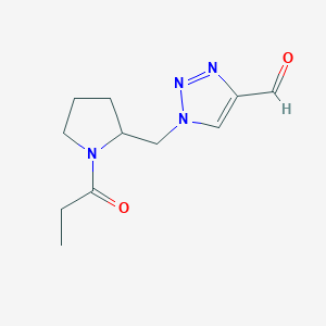 molecular formula C11H16N4O2 B1482929 1-((1-propionylpyrrolidin-2-yl)methyl)-1H-1,2,3-triazole-4-carbaldehyde CAS No. 2098075-81-9
