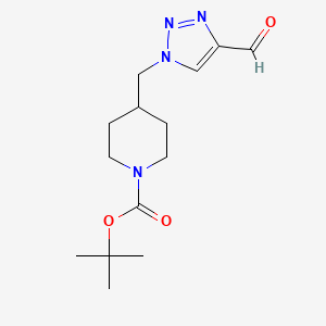 molecular formula C14H22N4O3 B1482933 tert-butyl 4-((4-formyl-1H-1,2,3-triazol-1-yl)methyl)piperidine-1-carboxylate CAS No. 2098076-07-2