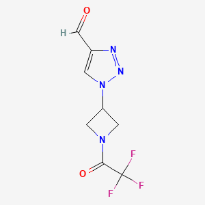 molecular formula C8H7F3N4O2 B1482945 1-(1-(2,2,2-三氟乙酰)氮杂环丁-3-基)-1H-1,2,3-三唑-4-甲醛 CAS No. 2092565-59-6