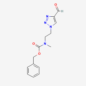molecular formula C14H16N4O3 B1482970 苄基(2-(4-甲酰-1H-1,2,3-三唑-1-基)乙基)(甲基)氨基甲酸酯 CAS No. 2098071-26-0
