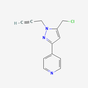 molecular formula C12H10ClN3 B1483089 4-(5-(chloromethyl)-1-(prop-2-yn-1-yl)-1H-pyrazol-3-yl)pyridine CAS No. 2092529-95-6
