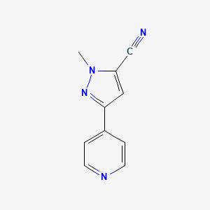 molecular formula C10H8N4 B1483091 1-methyl-3-(pyridin-4-yl)-1H-pyrazole-5-carbonitrile CAS No. 911468-33-2