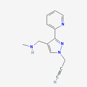 molecular formula C13H14N4 B1483127 N-methyl-1-(1-(prop-2-yn-1-yl)-3-(pyridin-2-yl)-1H-pyrazol-4-yl)methanamine CAS No. 2097973-02-7
