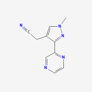 molecular formula C10H9N5 B1483198 2-(1-methyl-3-(pyrazin-2-yl)-1H-pyrazol-4-yl)acetonitrile CAS No. 2098088-49-2