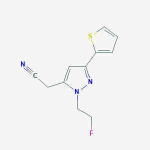 molecular formula C11H10FN3S B1483270 2-(1-(2-fluoroethyl)-3-(thiophen-2-yl)-1H-pyrazol-5-yl)acetonitrile CAS No. 2098070-15-4